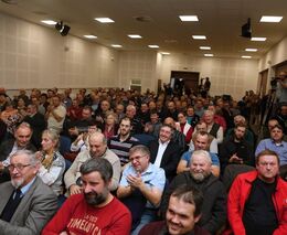 Sedláci zvolili Mirka Topolánka prezidentem pro venkov. Miloš Zeman u sedláků zcela propadl