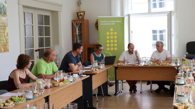 Pokračujeme v jednáních s politiky