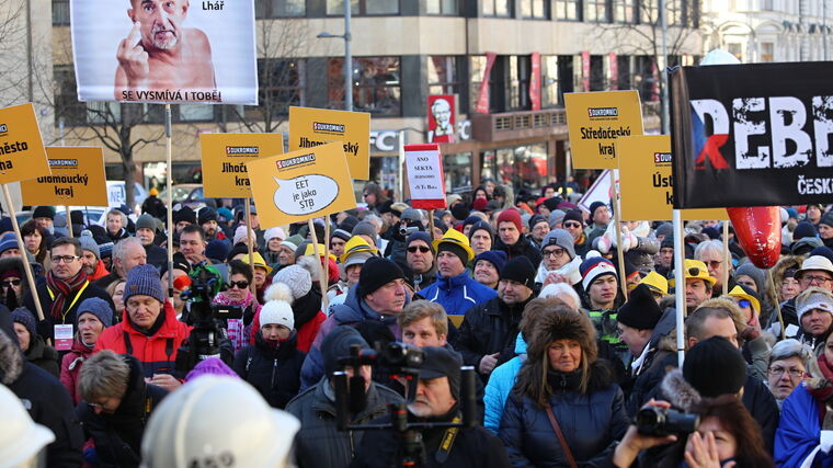 Soudruzi, takto tedy ne!