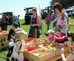 Farmářské slavnosti začínají. Děti jimi provede Zvídavý Tonda