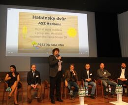 Čeští sedláci „válcují“ agrobarony: Jaroslav, Jiří a další chrání půdu jako naši předci