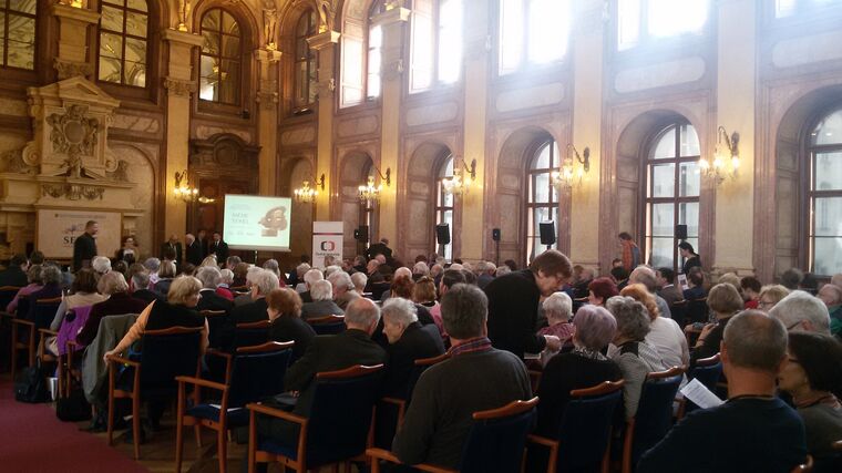 Slovem nejen proti totalitě