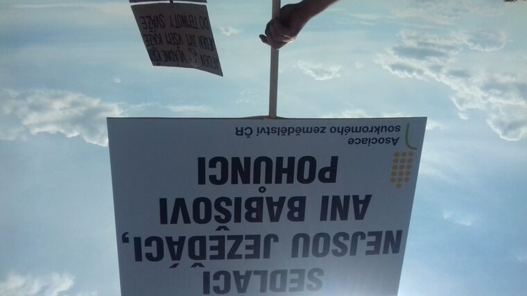 Sedláci byli na Letné vidět a slyšet