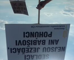 Sedláci byli na Letné vidět a slyšet