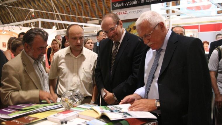 Prezident Václav Klaus navštívil stánek ASZ ČR