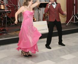 Přijďte v sobotu na ples!