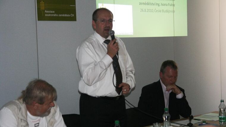 Nižší dotace  - ; méně požadavků