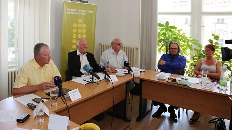 Tisková konference Sdružení podnikatelů a živnostníků ČR a Asociace soukromého zemědělství ČR