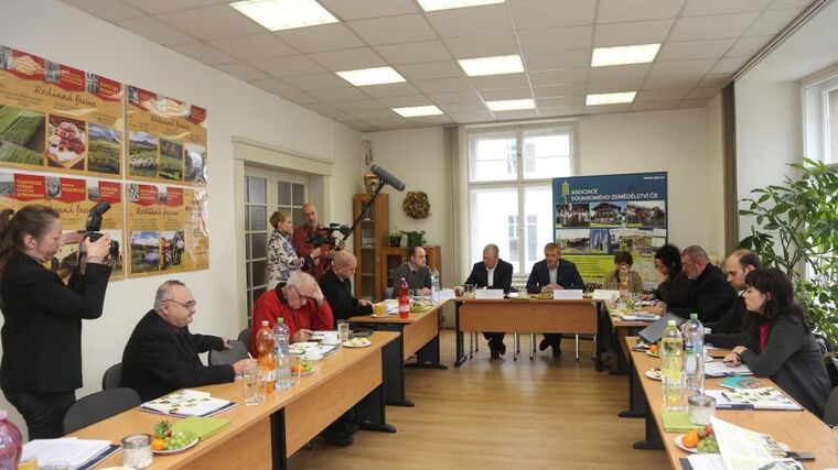 Stát neví, co od sedláků chtít, ale sedláci mohou napovědět