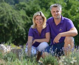 Manželé vybudovali voňavé království. Levandulovým statkem si splnili svůj sen