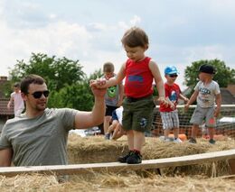 Slavnosti sena přilákaly rekordní počet návštěvníků