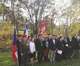 Tradiční oslava výročí založení Československa u busty Antonína Švehly