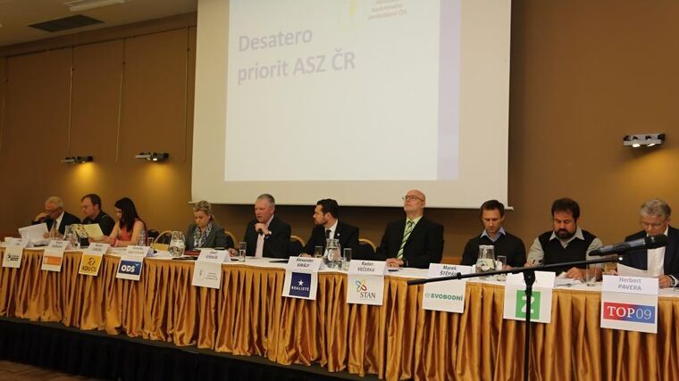 Lehká bríza nadouvala plachty porozumění…