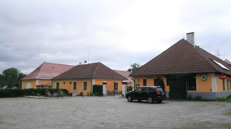Návštěva farmy, kde sláma slouží jako zdroj energie 