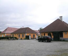 Návštěva farmy, kde sláma slouží jako zdroj energie 