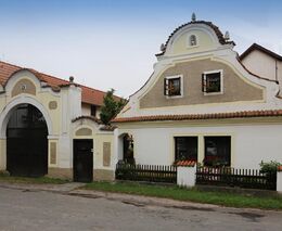 Historie versus současnost, zatím nerozhodně