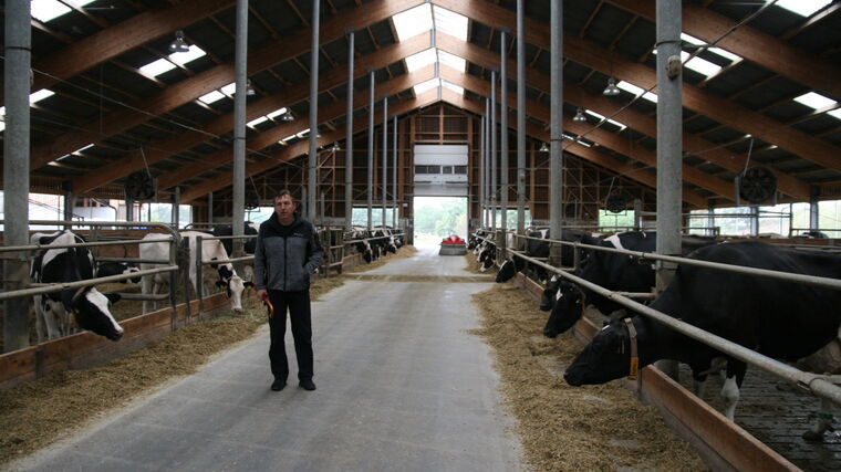 Na Farmě Hole u Prahy budují rybníčky, zadrží vodu v krajině