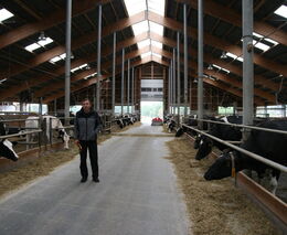 Na Farmě Hole u Prahy budují rybníčky, zadrží vodu v krajině