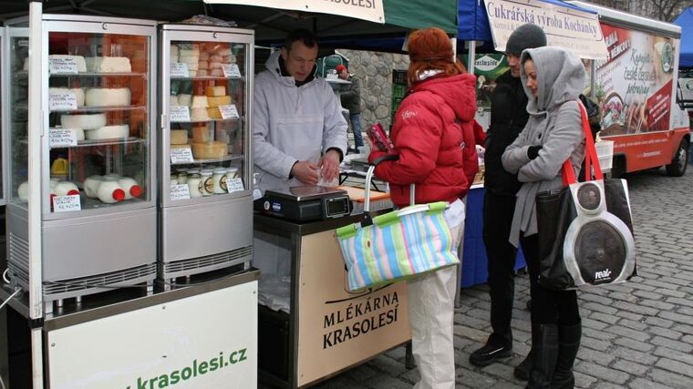 Kvůli zákazu farmářských trhů hrozí mnoha zemědělcům konec. Nemají kde prodat své zboží