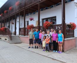 Farma v Radíčevsi - místo pro smysluplný život jedné velké rodiny