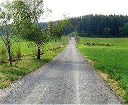 Proč a jak Státní pozemkový úřad buduje polní cesty