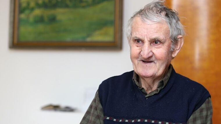 S Jindřichem Haškem, hochem od Modrého vrchu, o historii, a jeho snachou o mateřské škole Na Statku