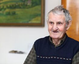 S Jindřichem Haškem, hochem od Modrého vrchu, o historii, a jeho snachou o mateřské škole Na Statku