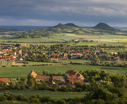 Daniel Pitek je na dovolené každý den. Svým hospodařením proměnil kraj pod Milešovkou v malý ráj