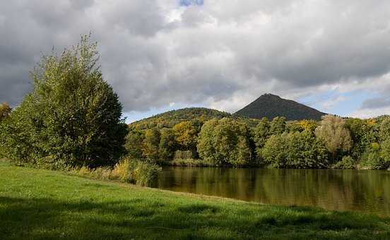 Nádrže pod Milešovkou nejsou jen k zadržení vody v krajině