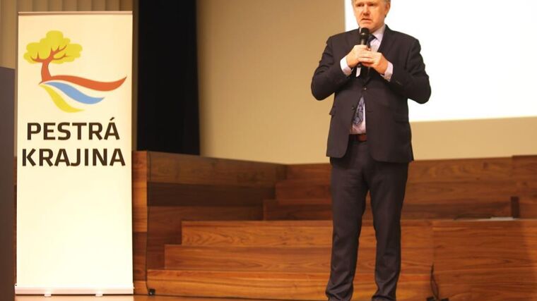 Chytrou krajinu u Lán za 100 milionů obdivuje celý svět, říká rektor ČZU Sklenička