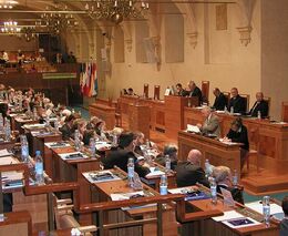 Vrátí sněmovna lhůtu pro přihlašování zaměstnanců? A byl to omyl poslankyně nebo finta úředníků?