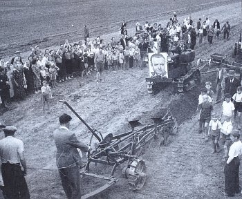 „Co je to kulak?“ ptala se. Doma jí nikdy nic neřekli, pravdu o rodině zjistila až nedávno