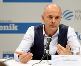 Plzeňský hejtman se sedláky mluví a pomáhá jim