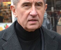 Farmář: Propaganda versus realita. Z tohoto by se udělalo špatně i té slepici