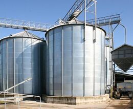 Stát zkrouhl dotace pro zemědělské holdingy. Nebude na investice, varují