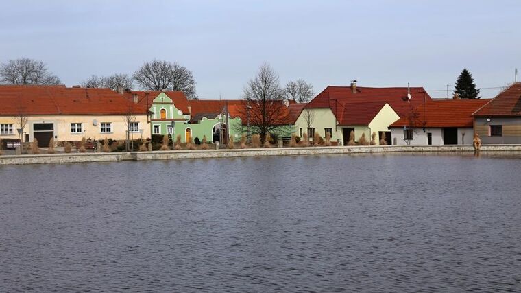 Legislativa se mění obden, jak se s tím mají vypořádat malé obce? Stěžují si starostky a starostové 