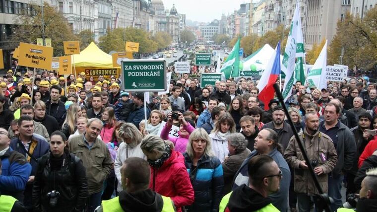 Únor 1948 a 2018 - paralela pouze náhodná?