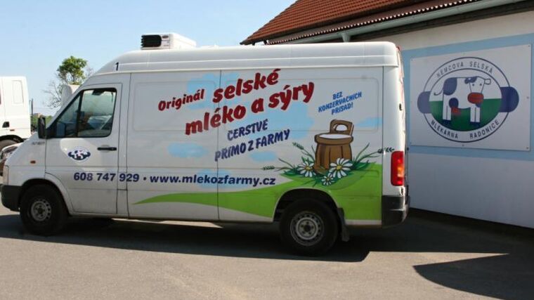 Mléko z farmy až před dům