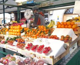 Jarmarky SPD pořádá firma trestaného ředitele Febiofestu