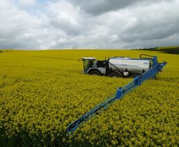 Musíme vrátit do půdy život, jinak se bez umělých hnojiv neobejdeme, říká expert