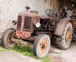 Žádné vyskakování z traktoru za jízdy aneb jak se dbalo na bezpečnost na farmách v 90. letech
