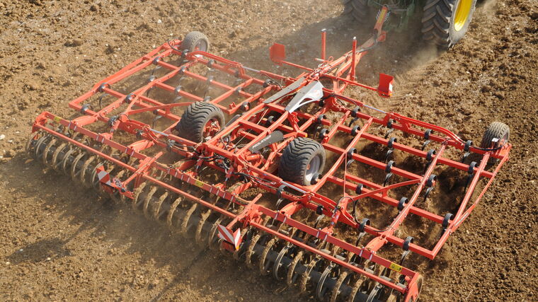 Mechanizace pro integrovanou produkci: Redukované zpracování půdy, víceúčelové stroje a meziplodiny