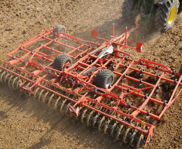 Mechanizace pro integrovanou produkci: Redukované zpracování půdy, víceúčelové stroje a meziplodiny