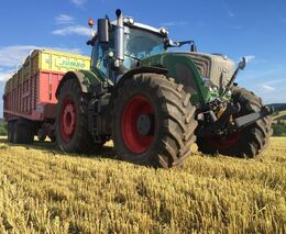 Na protest proti změnám dotací vyjeli na silnice zemědělci se stovkami traktorů