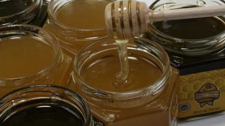 Včelí farma z Táborska sází na ochucené medy, nově zkouší lízátka