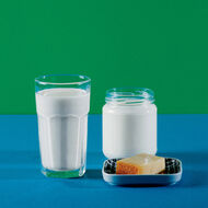 Mléko je až moc levné, stěžují si zemědělci. Ministr se jim chystá pomoct