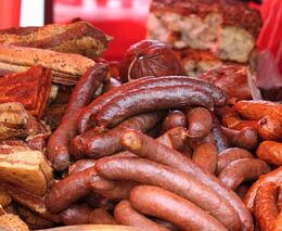 Vláda chce tvrdé postihy za dvojí kvalitu potravin. Sněmovní výbor to odmítá