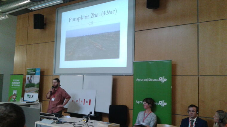 Výměna know-how a zkušeností mezi mladými lidmi na venkově