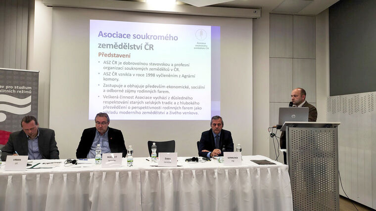 Ke kolektivizaci zemědělství pod sovětským vlivem lze říci, že vliv dosud trvá, ale všeho do času!