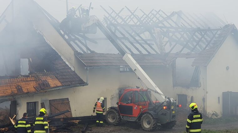 Další farma zasažená požárem potřebuje vaši pomoc 